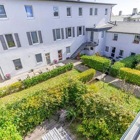 - 9 Im Appartementhaus Hafenriff