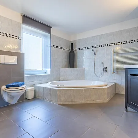 - 9 Im Appartementhaus Hafenriff *